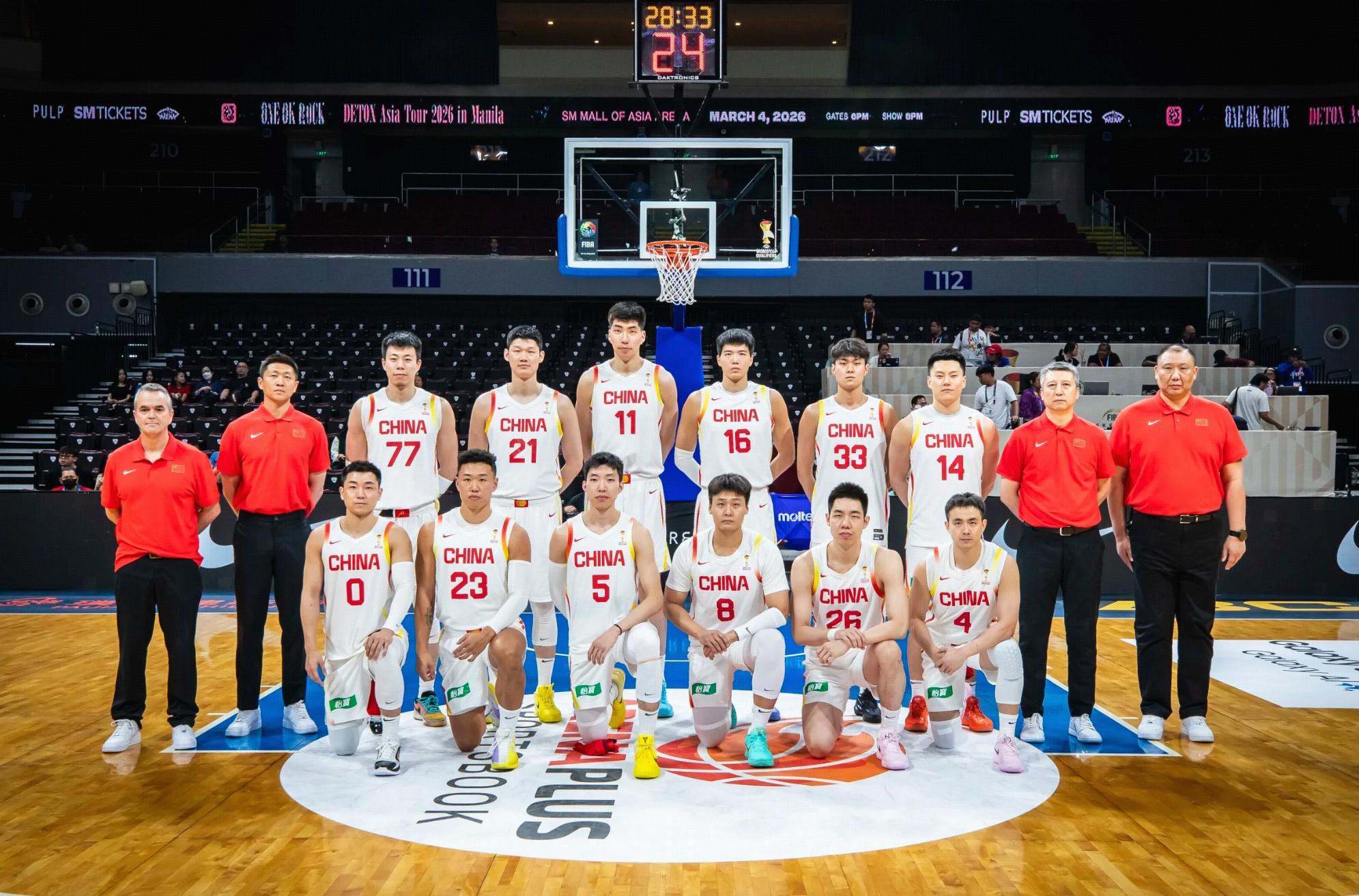 开云体育-焦泊乔登场30秒，中国男篮上半场12人全部轮换登场